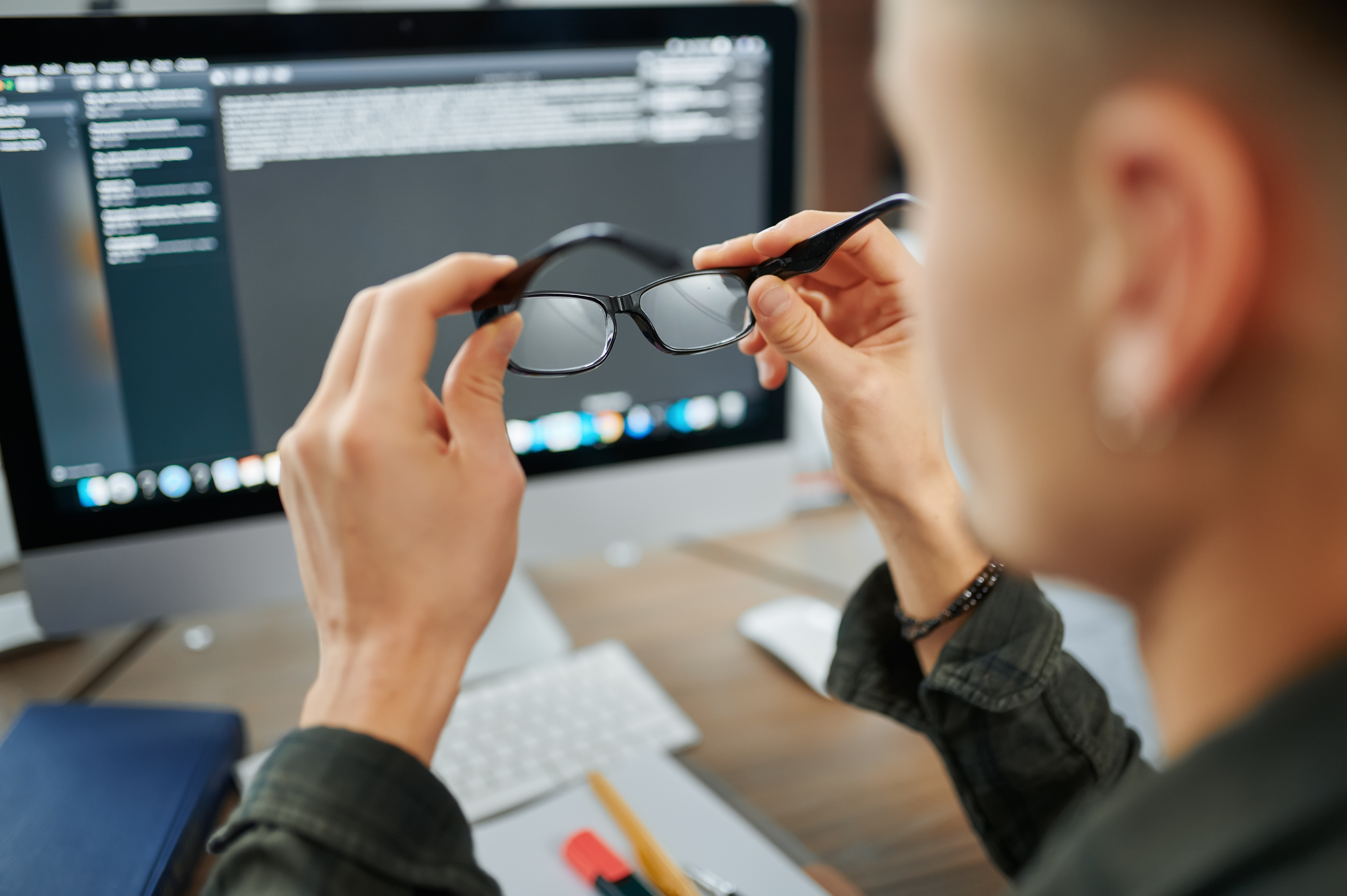 Lunettes pour ordinateur : vision intermédiaire optimisée